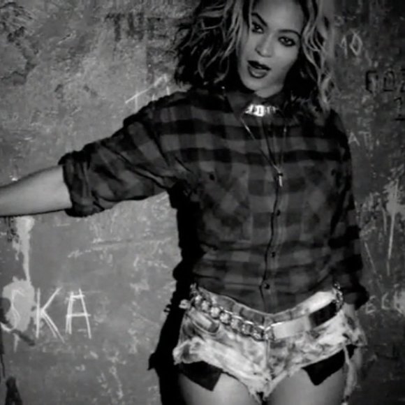 MAISON MARTIN MARGIELA Gold belt seen on Beyoncé main image 5